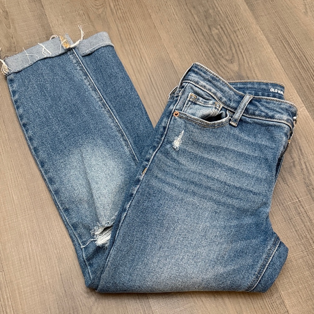 Old Navy Women's Distressed Blue Cropped Jeans